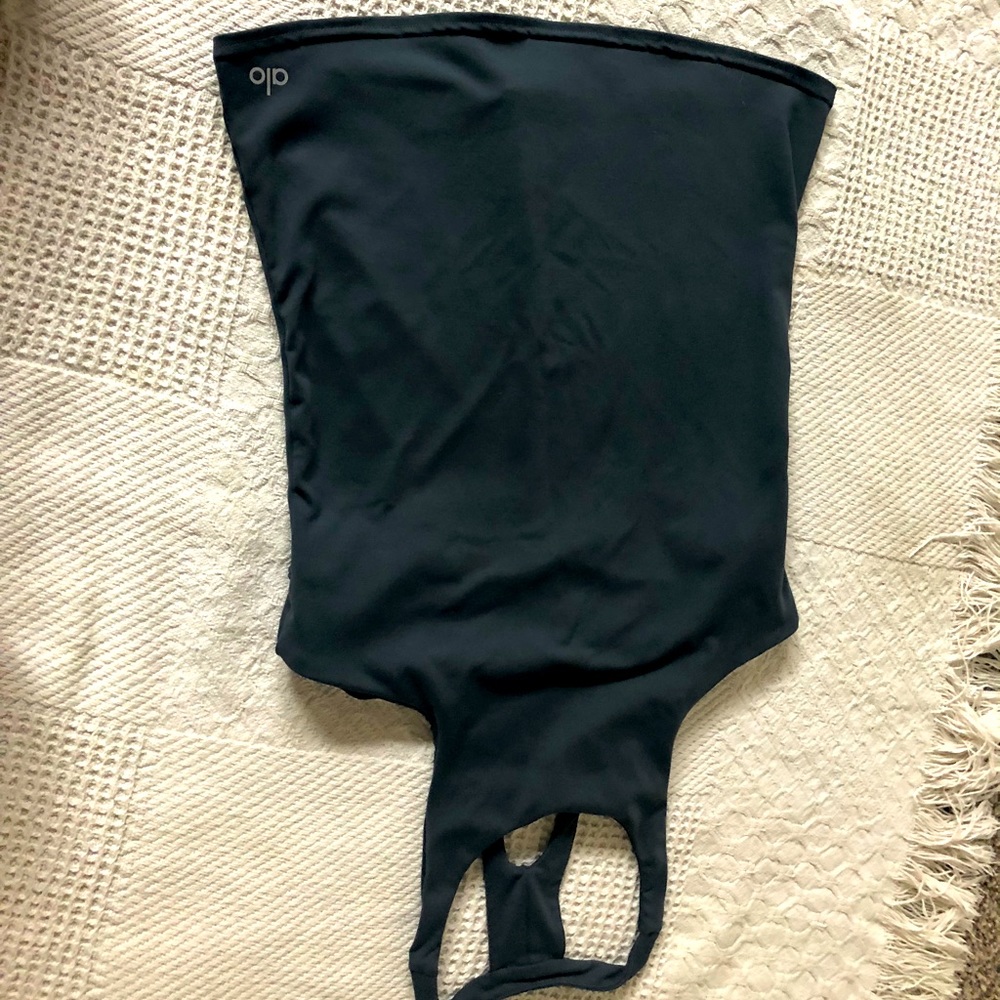 Alo Yoga workout black tank with built in bra